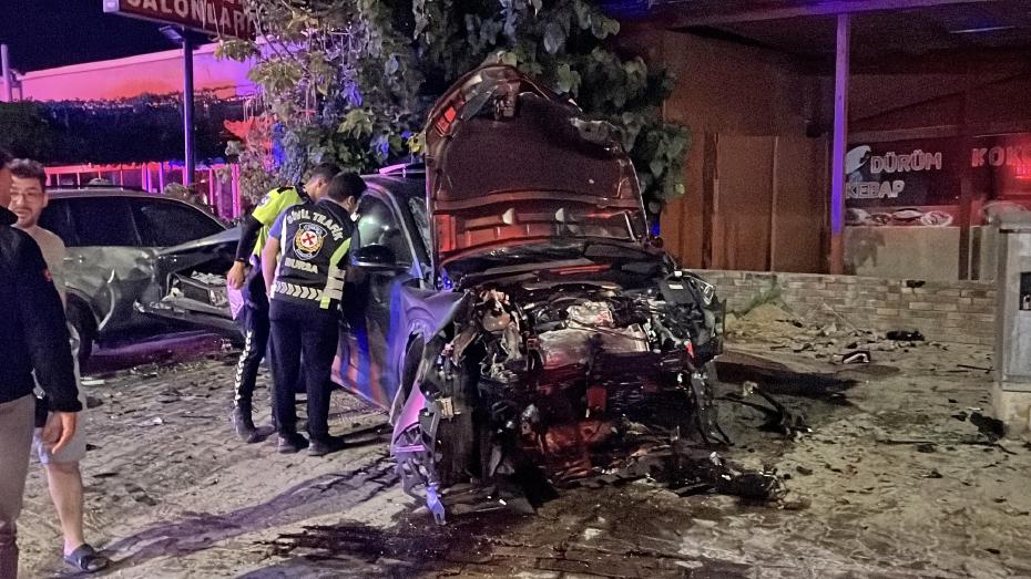 Bursa'da Feci Kaza: İki Otomobil Çarpıştı, 2 Ölü, 2 Yaralı