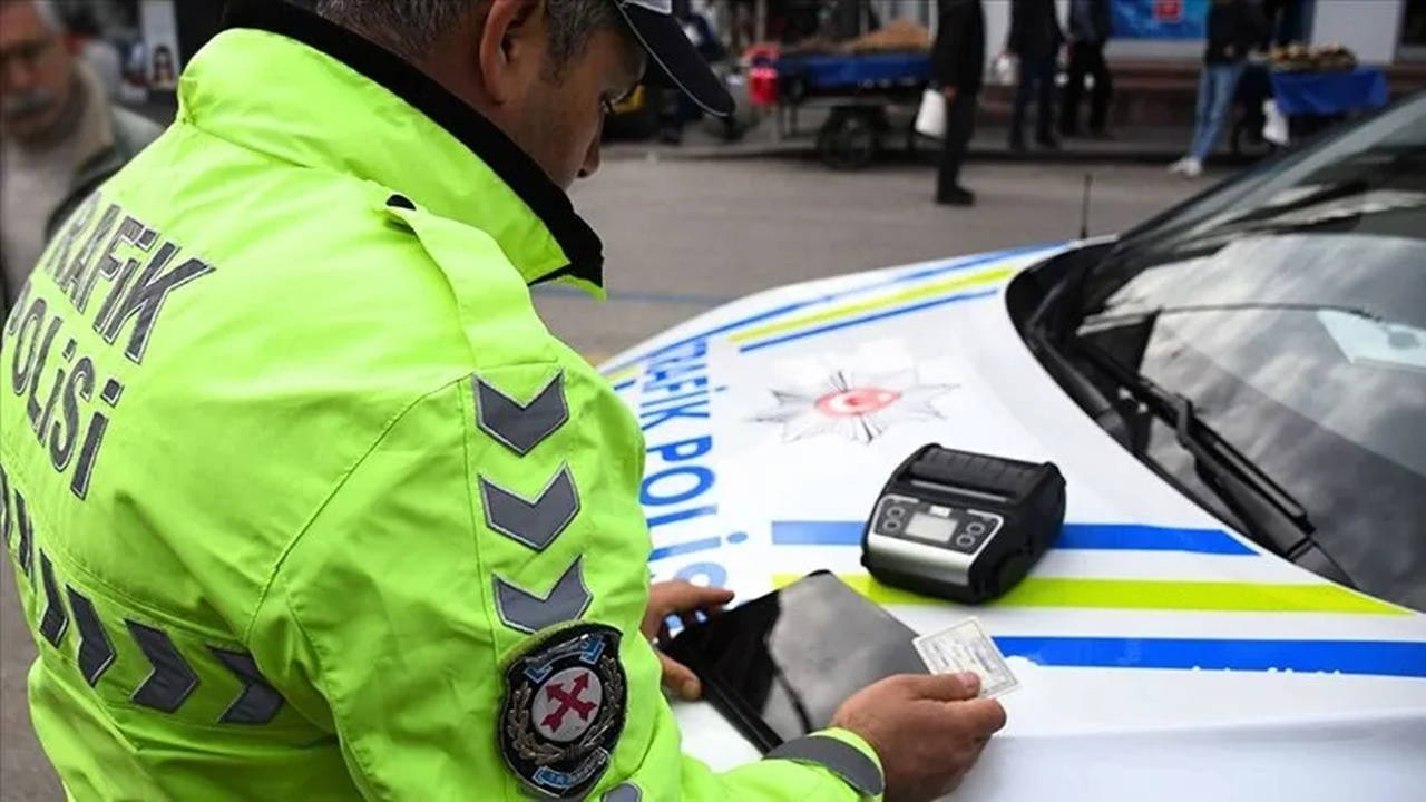 Afyonkarahisar'da 'dur' ihtarına uymayan hükümlüye 440 bin lira ceza