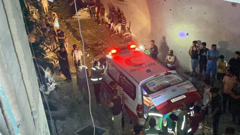 Katil İsrail, Cibaliya mülteci kampındaki mültecilere drone’larla saldırdı