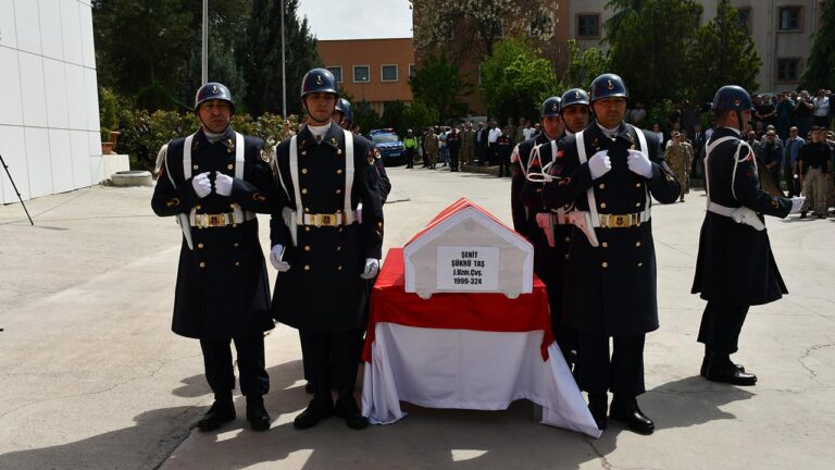 Batman'ın silahını yanlışlıkla vuran asker şehit edildi