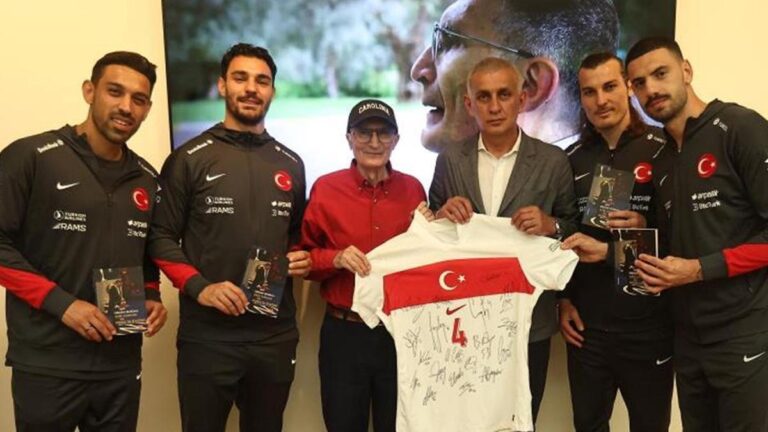 Milli takımların oyuncularından biri olan Aziz Sancar'ı ziyaret edin